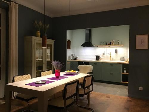 Modern, traditional , bright and stylish appartement