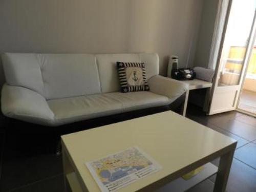Modern two bedroom accommodation in the center of Cannes, next to the Croisette and the Palais - 1455