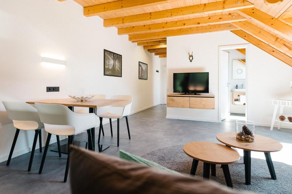 Moderne 2 Zi.FeWo BlackForest Art Nähe Freiburg Talstraße Ferienparadies Ochsen 29, 79263 Simonswald