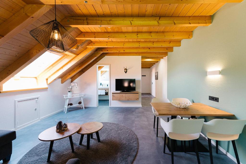 Moderne 2 Zi.-FeWo BlackForestArt Nähe Freiburg Talstraße Ferienparadies Ochsen 29, 79263 Simonswald