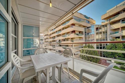 MODERNE 3 PIECES CANNES CENTRE AVEC BALCON l! A2B67