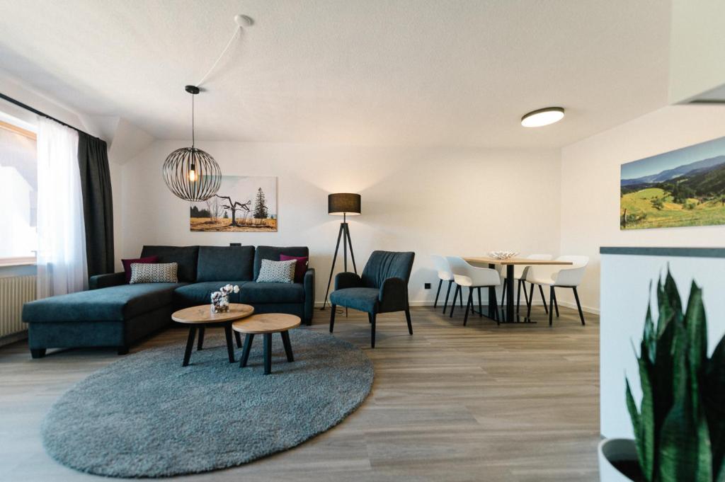Moderne 3 Zi.-FeWo BlackForest Art Nähe Freiburg Talstraße Ferienparadies Ochsen 29, 79263 Simonswald