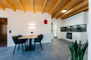 Moderne 3 Zi.-FeWo BlackForestArt Nähe Freiburg