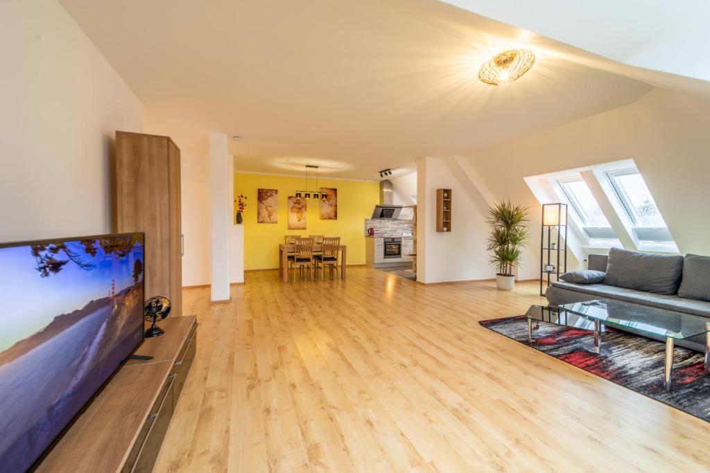 Appartement Moderne Dachgeschosswohnung - Parkplatz - Netflix 11 Neustadter Straße 96450 Cobourg