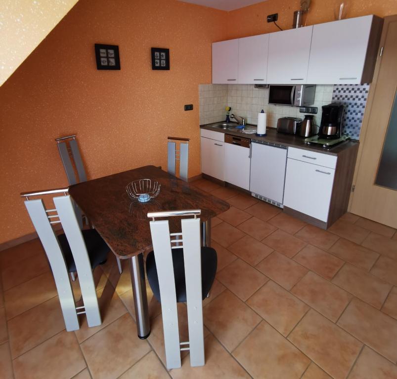 Appartement Moderne Ferienwohnung für 4 Personen in Binz auf der Insel Rügen Rabenstraße 9j 18609 Binz