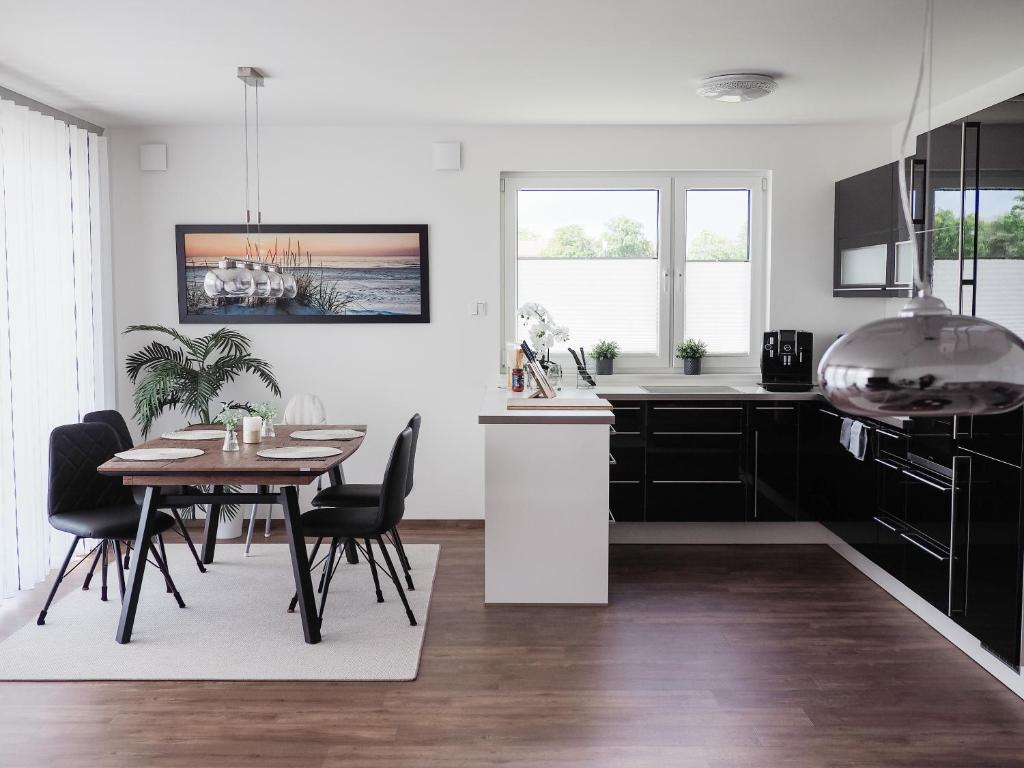 Appartement Moderne Ferienwohnung mit Seeblick & Terrasse 96qm 8d Hafenstraße 01983 Großräschen