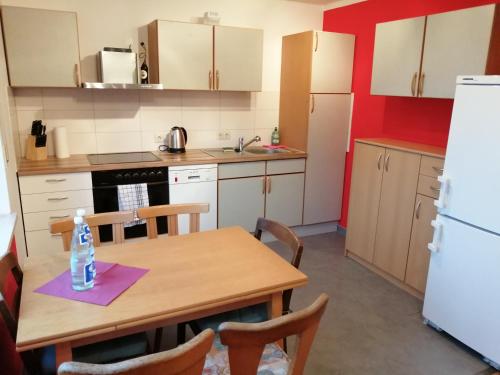 Moderne ganze Ferienwohnung 1km zum FunPark und nur 15 Minuten nach Nürnberg