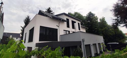 moderne Neubau-Wohnung mit Kamin und 35qm Dachterrasse