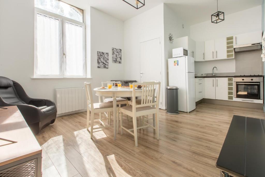 Appartement Appartement moderne, propre, WIFI, siège massant 14 Rue du 8 Mai 1945, 59223 Roncq