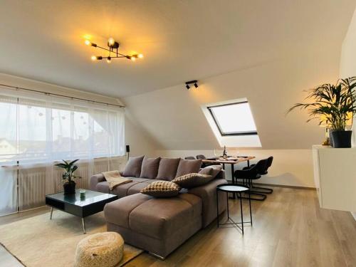 Moderne Wohnung mit Balkon und Blick auf Koblenz