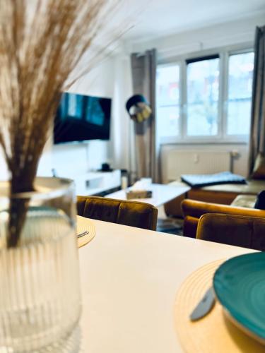 Modernes 3 Zimmer Apartment für 6 Gäste mit WLAN, Balkon, Smart-TV in City-Nähe!