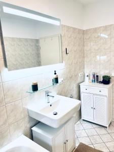Modernes 3 Zimmer Apartment für 6 Gäste mit WLAN, Balkon, Smart-TV in City-Nähe!