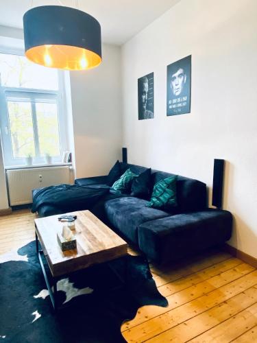 Modernes Apartment - Kingsize-Bett, Smart-TV mit Balkon im Altbaustil & zentrumsnah