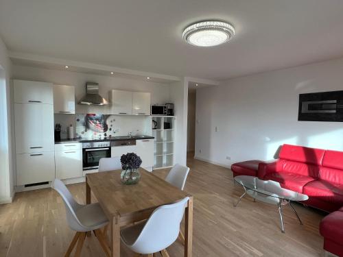 Modernes Apartment mit See- und Stadtblick