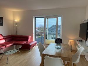 Modernes Apartment mit See- und Stadtblick
