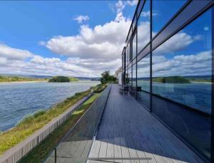 Modernes Apartment mit wunderschonem Rheinblick