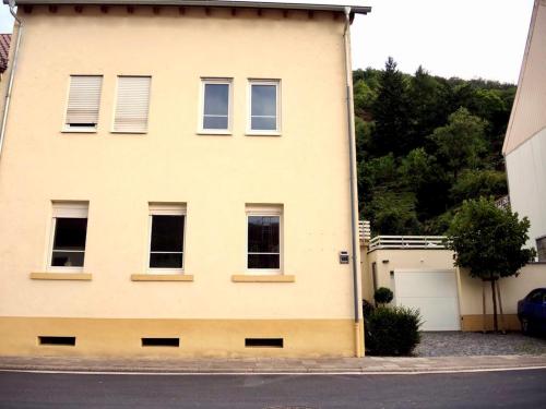 Modernes Apartment - Neustadt/Weinstraße Stadt