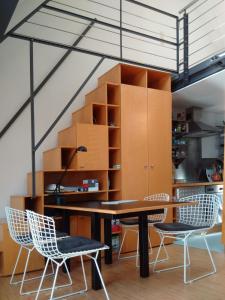 Modernes Dachstudio in guter Lage