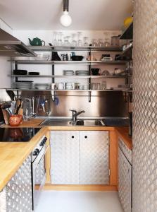 Modernes Dachstudio in guter Lage