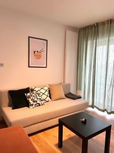 Modernes ORIGAMI Maisonette-Apartment mit Terrasse in Zentrum Stuttgart