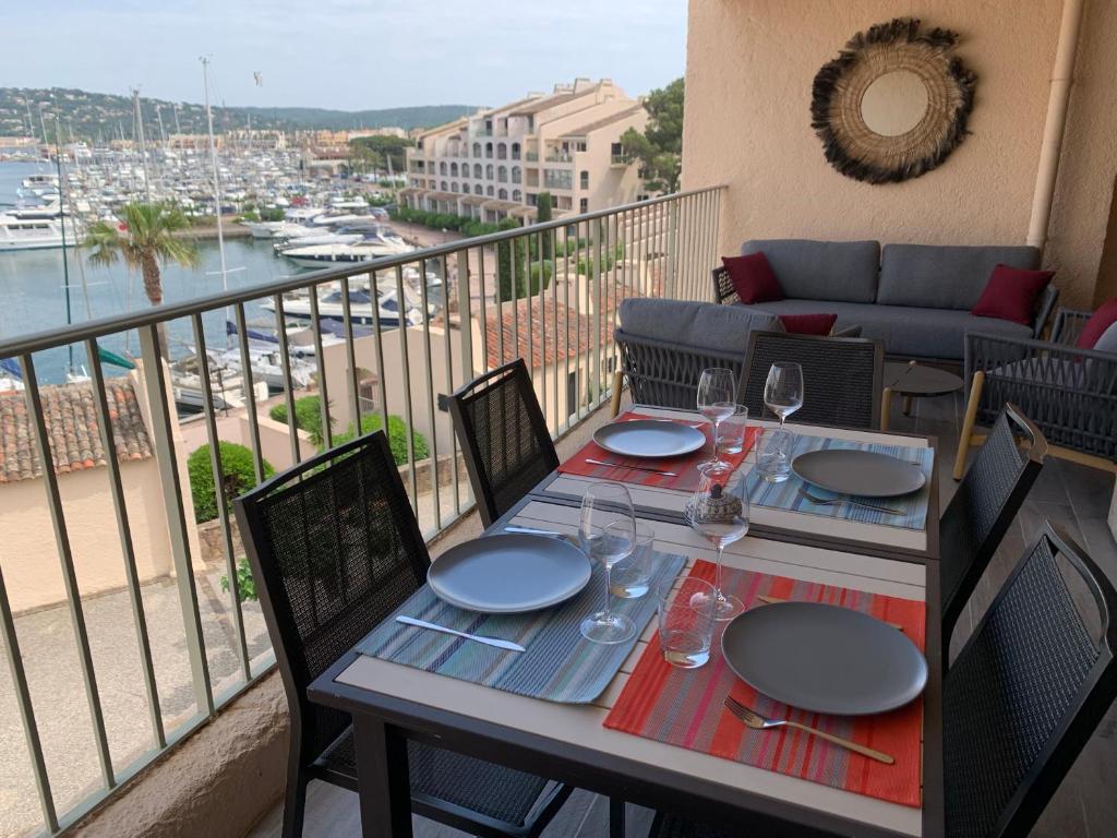 Appartement Mon Ecrin sur la marina du Golfe de St Tropez BATIMENT 2 ENTREE 8 ETAGE 2 CASCADELLE 2 ENTREE 8 83310 COGOLIN 83310 Cogolin