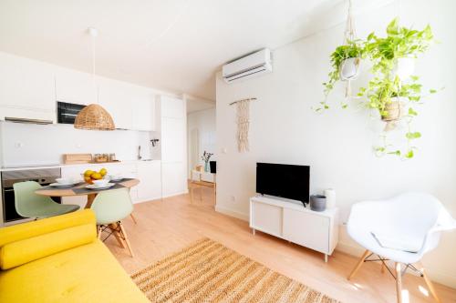 Monsanto Hill House - NO. 565 1E