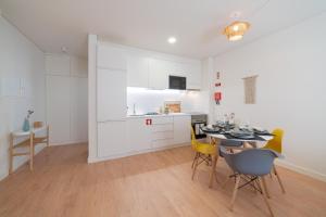 Monsanto Hill House - NO. 565 R/C D