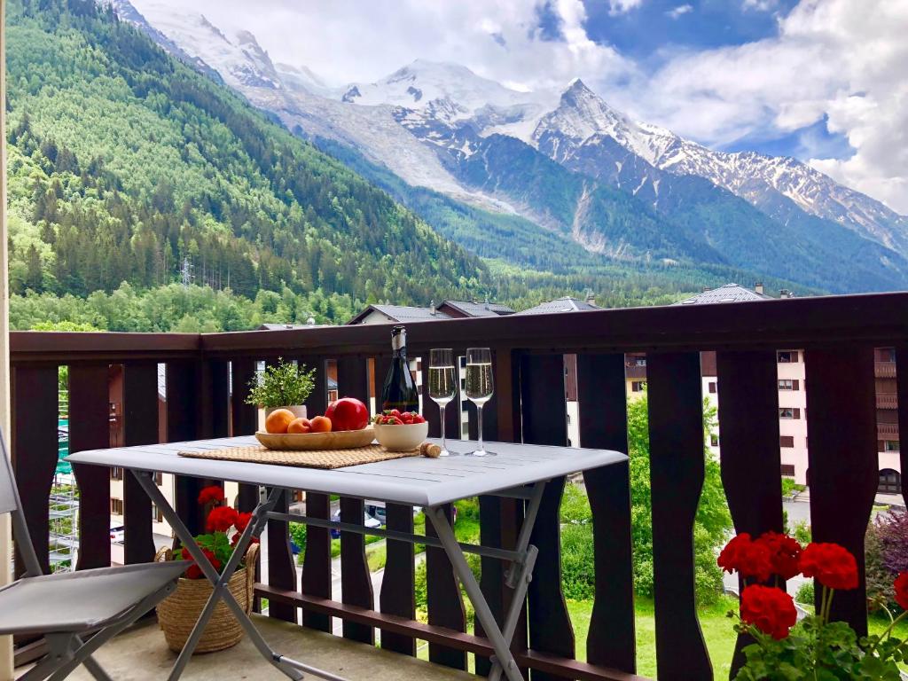 Appartement Mont Blanc 43, vue Mont Blanc , balcon, parking BAT. C , 4 ème etage 166, Avenue de Courmayeur 74400 Chamonix-Mont-Blanc