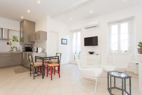 Mont Chevalier by Welcome to Cannes