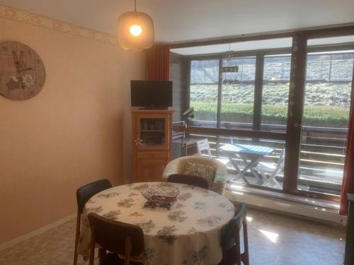 Appartement Appartement Mont-Dore, 2 pièces, 4 personnes - FR-1-415-103 12 AVENUE RENE CASSIN RESIDENCE LES PRADETS BATIMENT A Le Mont-Dore