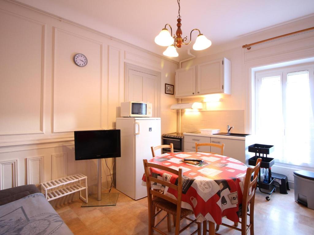 Appartement Appartement Mont-Dore, 2 pièces, 4 personnes - FR-1-608-52 PLACE DU PANTHEON, 63240 Le Mont-Dore
