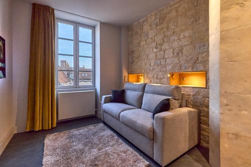 Montagnon - Les Suites Du Palais -