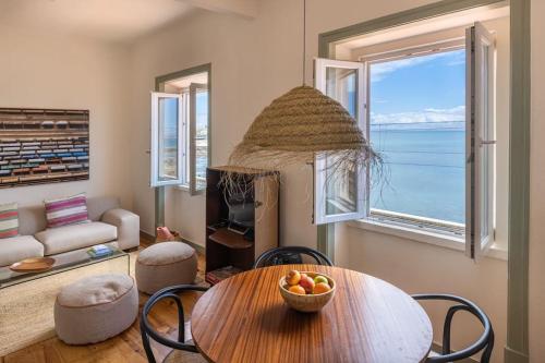 Monte Estoril Train Station - Seaside Apartment