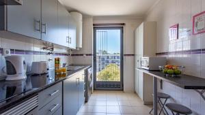 Monte Gordo 2BDR Apartment w/ AC & Balcony by LovelyStay
