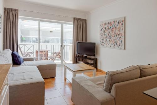 Monte Gordo Beach Flat with Balcony