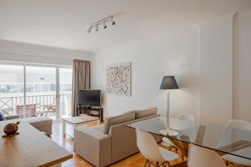 Monte Gordo Beach Flat with Balcony