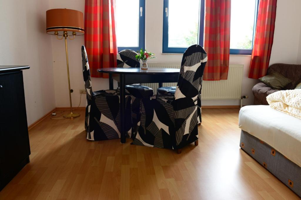 Monteur und Messewohnung Senefelderstr. 1-F 1, 63110 Rodgau