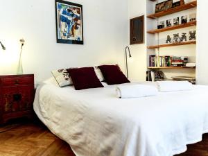 Montmartre Apartments Monet