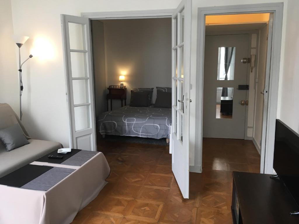 Appartement Montmartre Lovely 3e etage, porte tout a gauche 13 Rue Veron 75018 Paris
