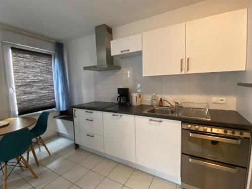 Appartement Montpellier : Appartement Cosy et très fonctionnel 2 Place de Strasbourg 34000 Montpellier Languedoc-Roussillon