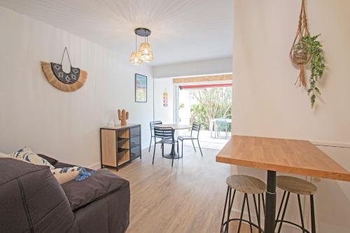 Motte du Couchant, 6 personnes, 4 min de la plage, Parking, Climatisation
