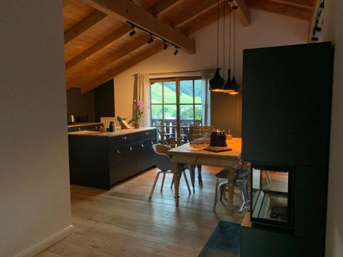 Mountainhome Birringer