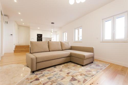 Mouraria Blue Three-Bedroom Apartment w/ Parking - by LU Holidays