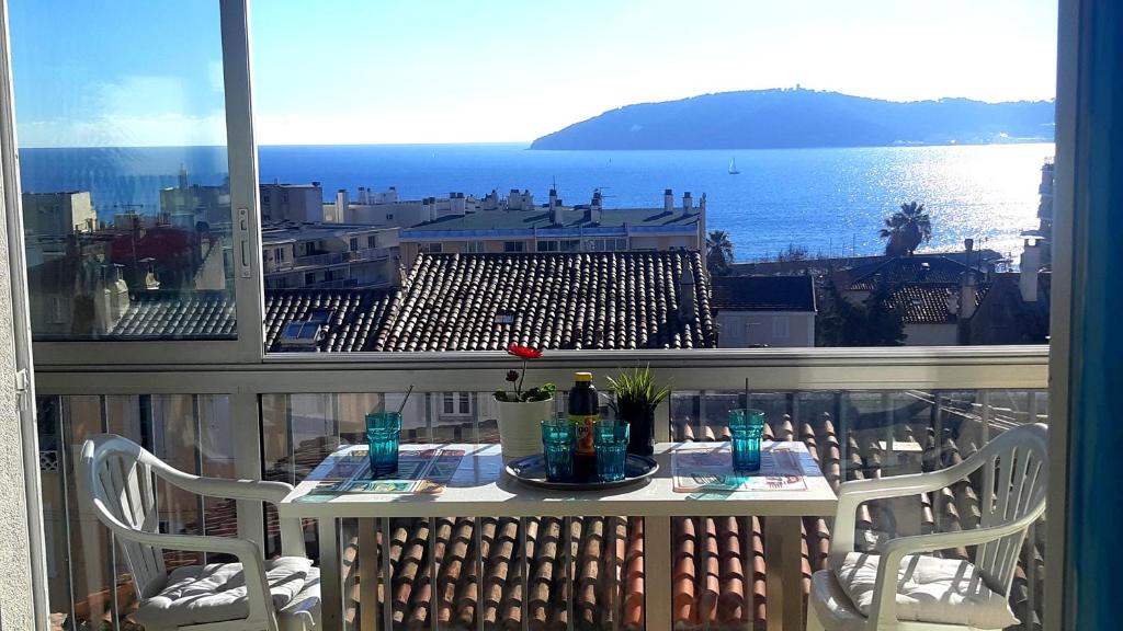 Appartement Mourillon F3 Vue Mer Panoramique, 150m mer, Wifi 2 Rue Gustave Garaud 83000 Toulon