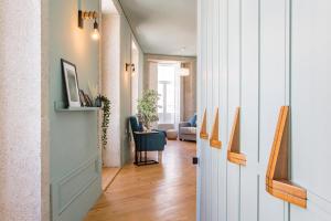 Mouzinho Darling 1BR w/ AC in City Center by LovelyStay