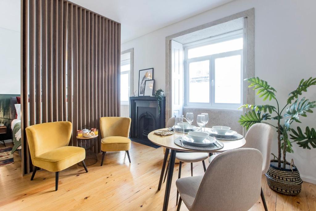 Mouzinho Darling Studio w/ AC in City Center by LovelyStay 94 Rua de Mouzinho da Silveira 3º Dto, 4050-553 Porto
