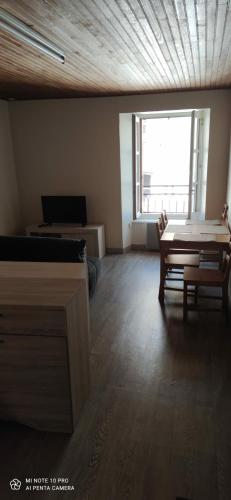 Appartement Murat : appartement 2 pièces en centre ville 7 Rue de Lavergne 15300 Murat Auvergne