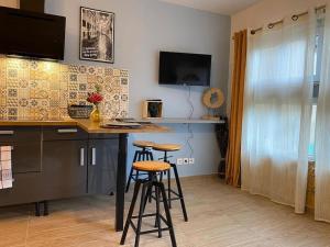 n3 maisonnette en rez de jardin parking gratuis