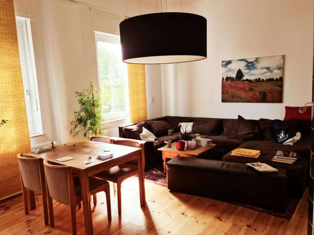 Appartement Nähe Bhf-Verbindungen nach Köln und Düsseldorf -Netflix ,80m2sanierter Altbau 20 Holtkampstraße 46145 Oberhausen