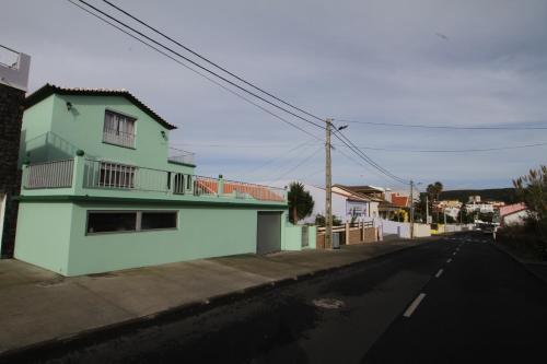 Nandes Place